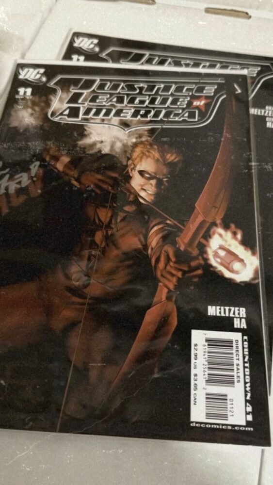 18060916108352289_monkeysfightingrobots