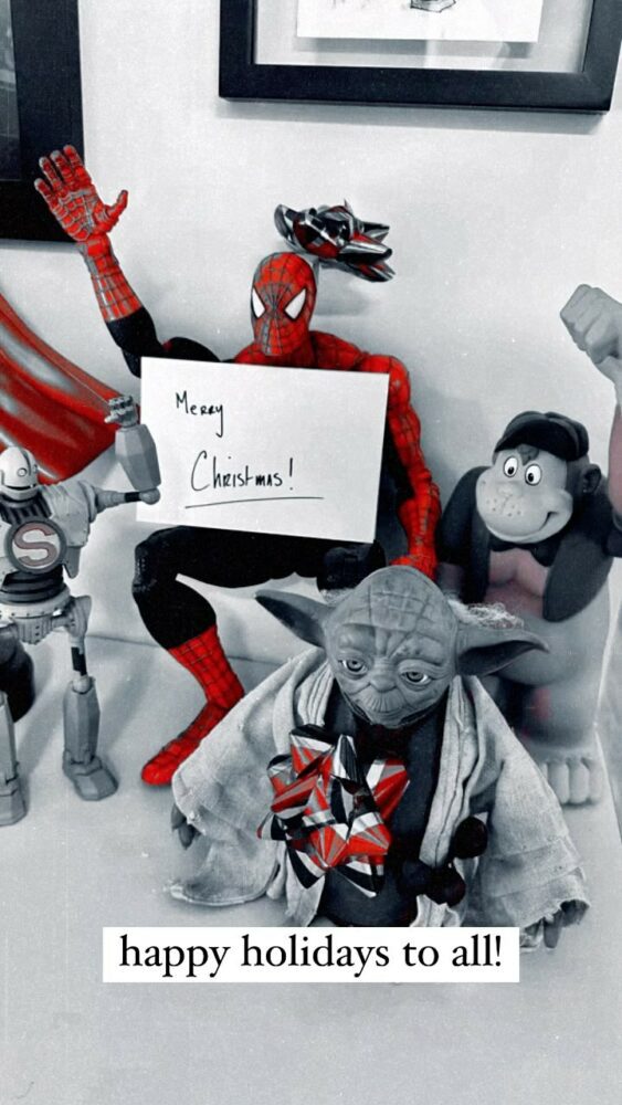 17986723309688735_monkeysfightingrobots